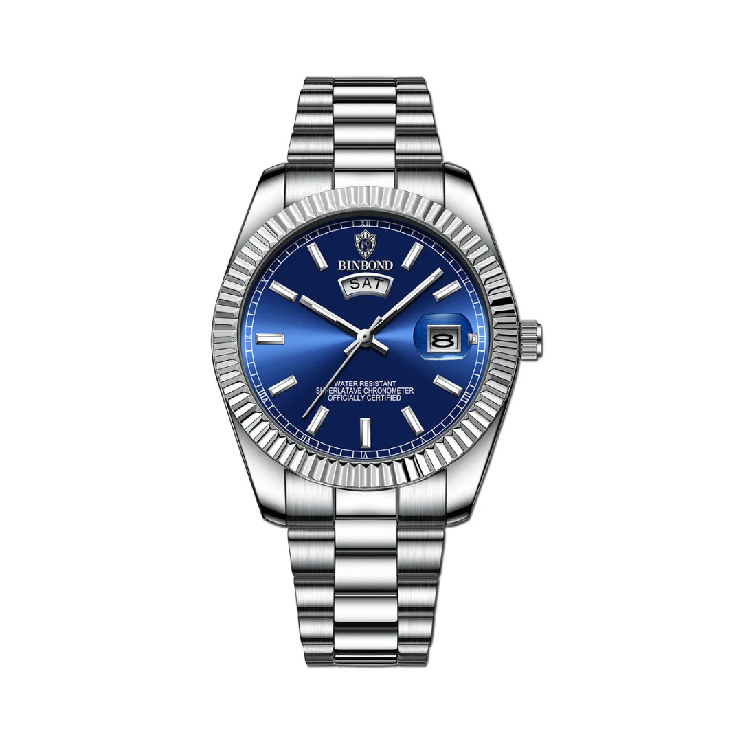Flat-lay wristwatch with notched bezel and time/date dial