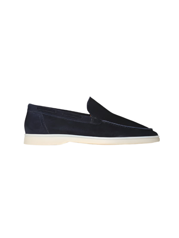 Flat-lay loafers with low-cut opening and structured upper